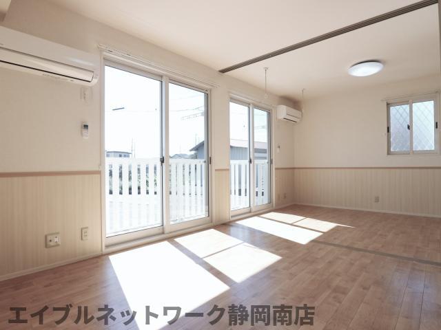 居室・リビング　ゆったり過ごせる居間です