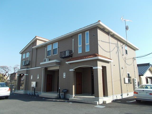 上田市中央西のアパートの建物外観