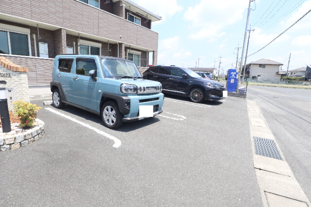 【総社市真壁のアパートの駐車場】