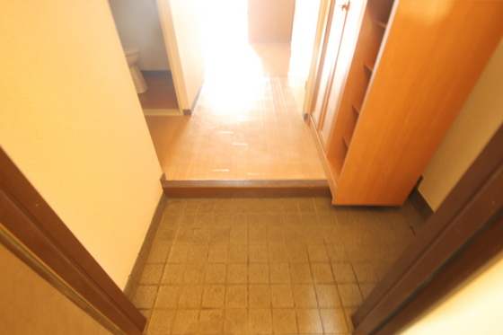 玄関　※他のお部屋の写真です。