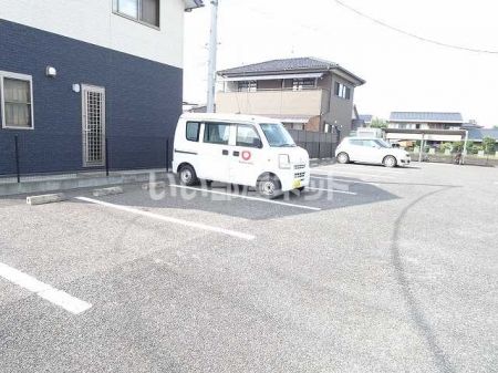 【常陸大宮市栄町のアパートの駐車場】