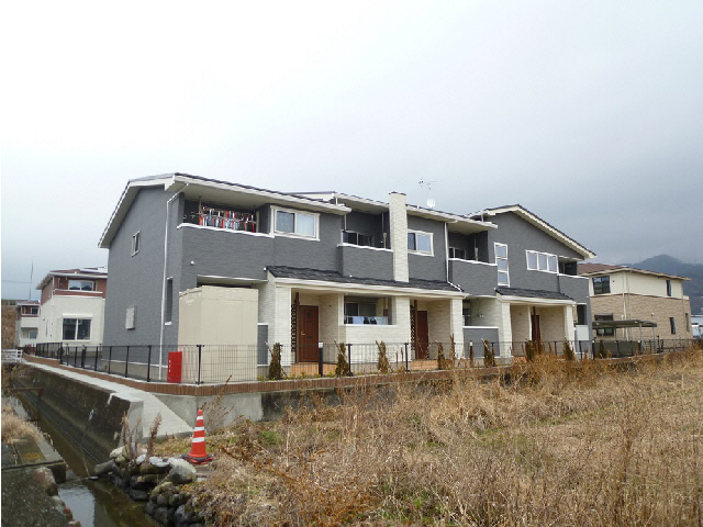 宍粟市山崎町下広瀬のアパートの建物外観