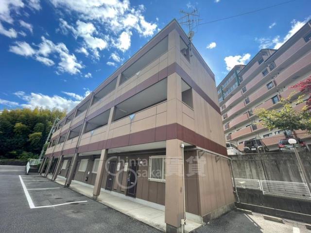 【吹田市山田西のマンションの建物外観】