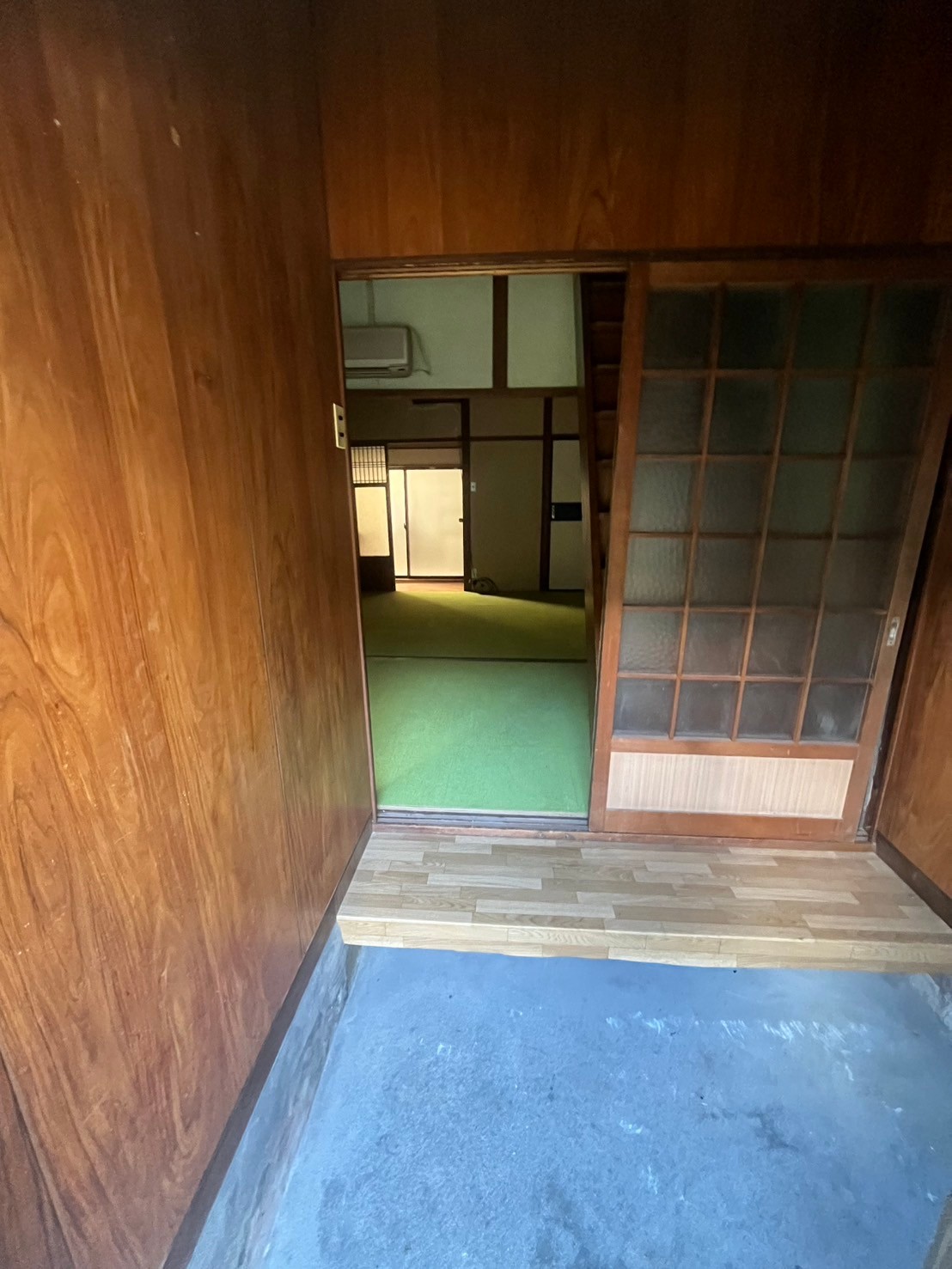 十八条貸家の玄関写真
