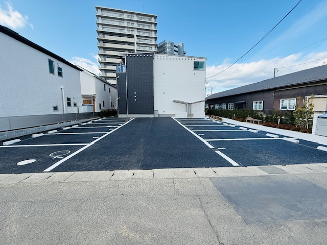 駐車場　各戸駐車場完備しております。
