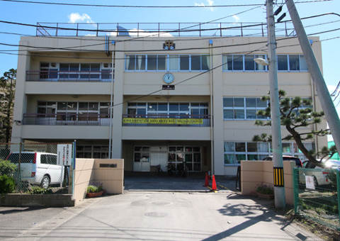 中学校　仙台市立中田中学校（中学校）まで884m