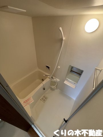 バス・シャワールーム　コンパクトで使いやすいお風呂です