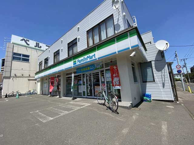 コンビニ　ファミリーマート（コンビニ）まで360m