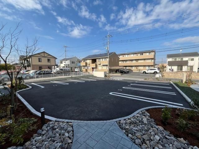 【吉川市美南のマンションの駐車場】