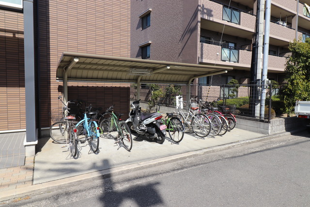 その他共有部分　屋根付き駐輪場