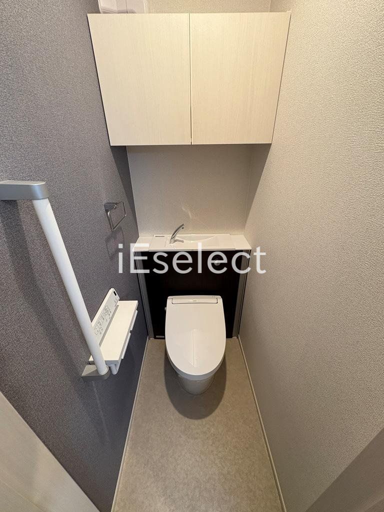 トイレ　温水洗浄便座付きのトイレです