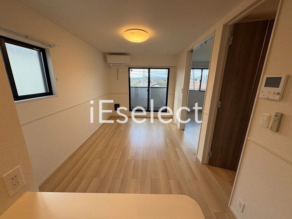 居室・リビング　2面採光の明るいリビング♪