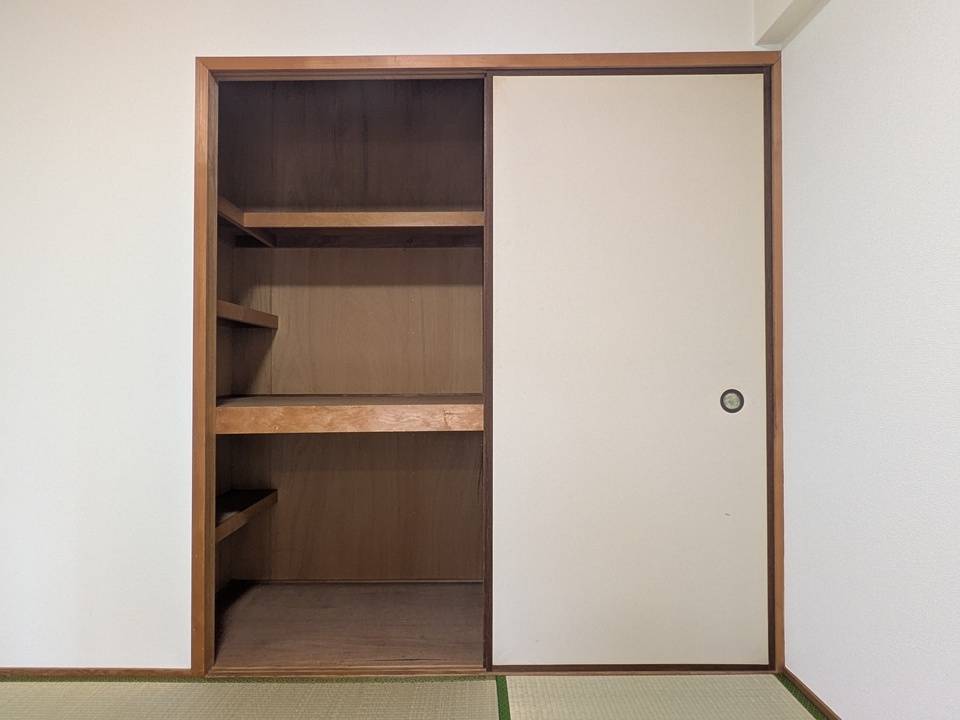 収納　押入れ