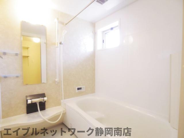 バス・シャワールーム　ゆったり過ごせるお風呂です