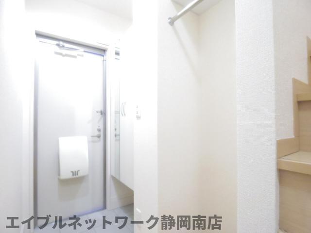 玄関　収納もある玄関です