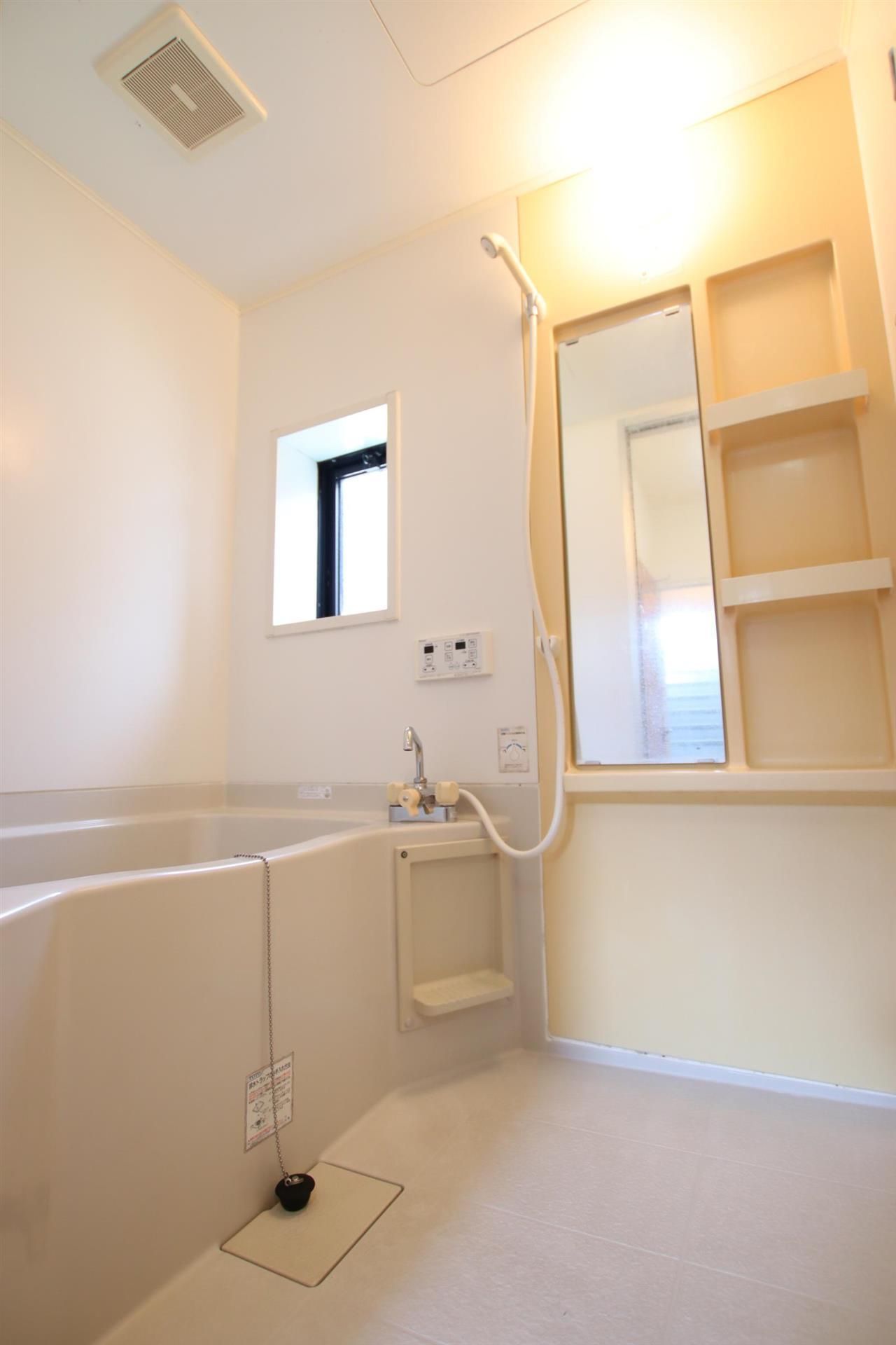 バス・シャワールーム　清潔感あるお風呂です♪