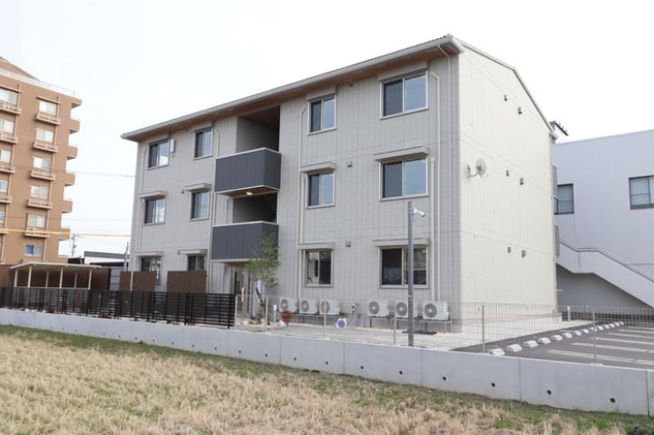 Ｌａ・Ｃａｌｍｅ　ＮＯＮＯＩＣＨＩ（ラ・カルム　ノノイチ）の建物外観