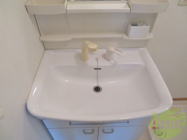 洗面設備　独立洗面台が有るので、朝の準備などに助かります。