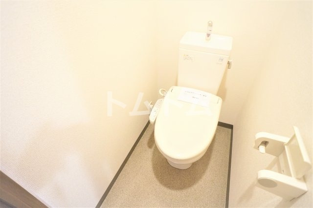 トイレ　※写真は別のお部屋です。詳細はお問い合わせください。