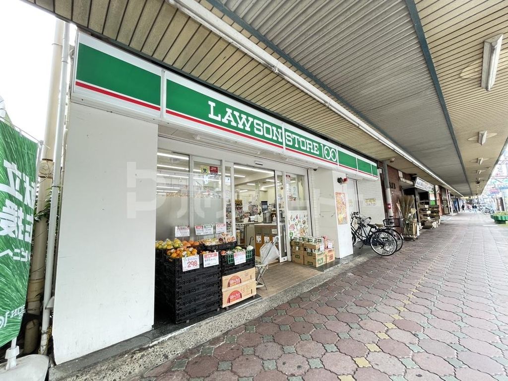 コンビニ　ローソンストア100五香駅前店（コンビニ）まで120m