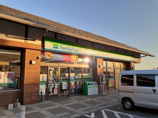 コンビニ　ファミリーマート飯坂温泉駅前店（コンビニ）まで270m