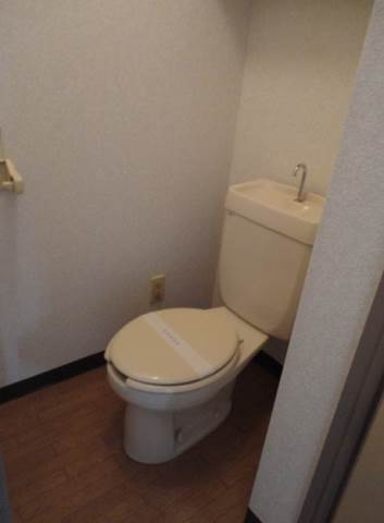 ＪＲ呉線 呉駅 徒歩17分 3階建 築37年のトイレ写真
