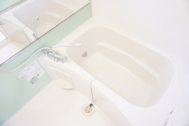 バス・シャワールーム　追焚機能と窓のあるバスルーム☆