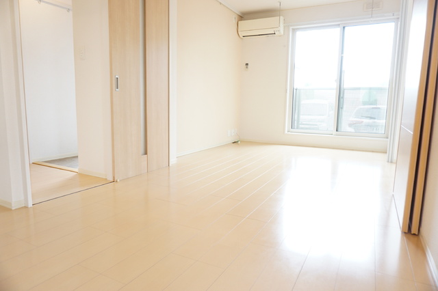 居室・リビング　南向きのＬＤＫ１２帖です☆