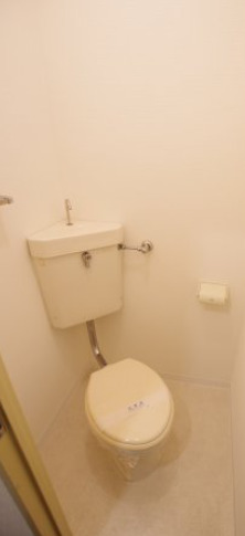 地下鉄谷町線 中崎町駅 徒歩6分 10階建 築39年のトイレ写真