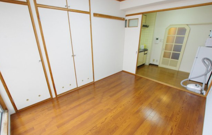 地下鉄谷町線 中崎町駅 徒歩6分 10階建 築39年の居間写真