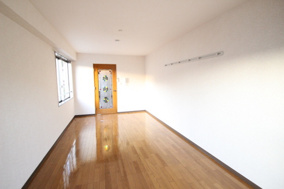 居室・リビング　写真は別の部屋のものです。間取りが反転している場合があります