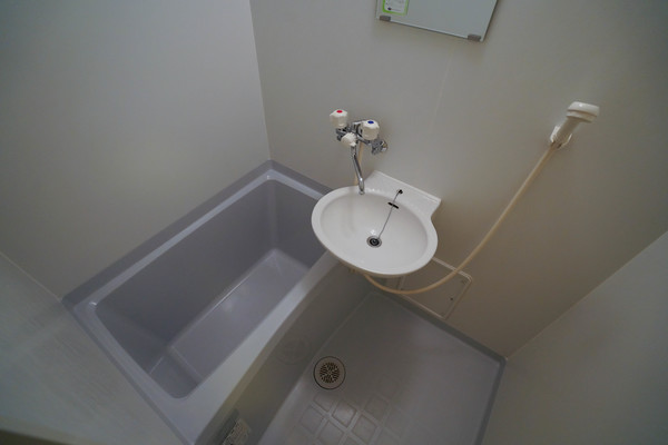 バス・シャワールーム　同じ建物の別のお部屋