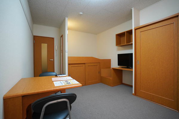 居室・リビング　同じ建物の別のお部屋