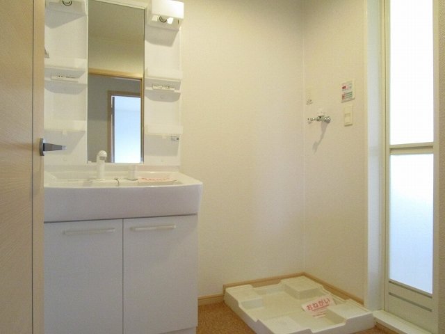 洗面設備　スペースが確保できる洗面所です