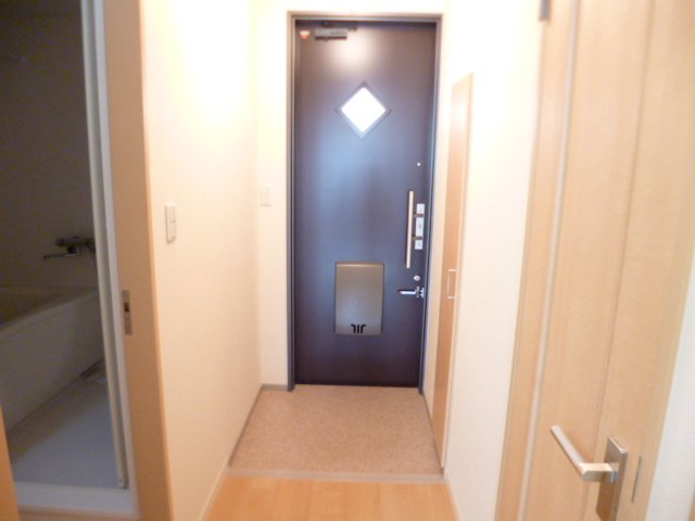 玄関　同物件別号室