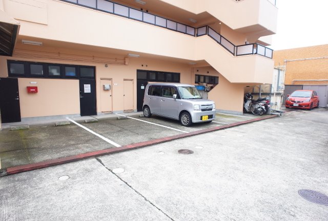 駐車場　駐車場