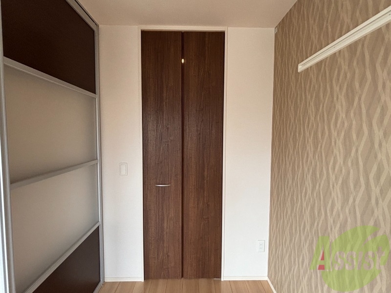 収納　洋室にあるクローゼットです。デザインがかっこいいですね。