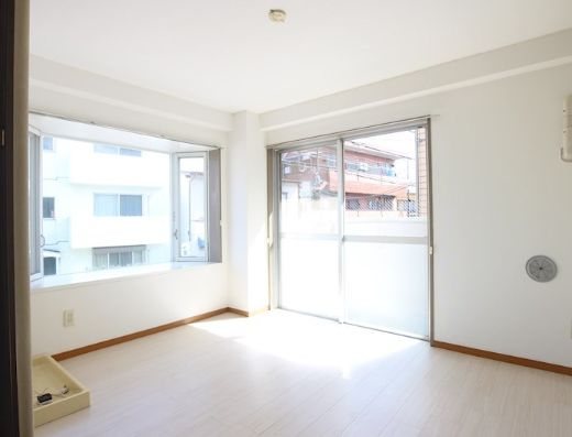 居室・リビング　6帖の洋室です。