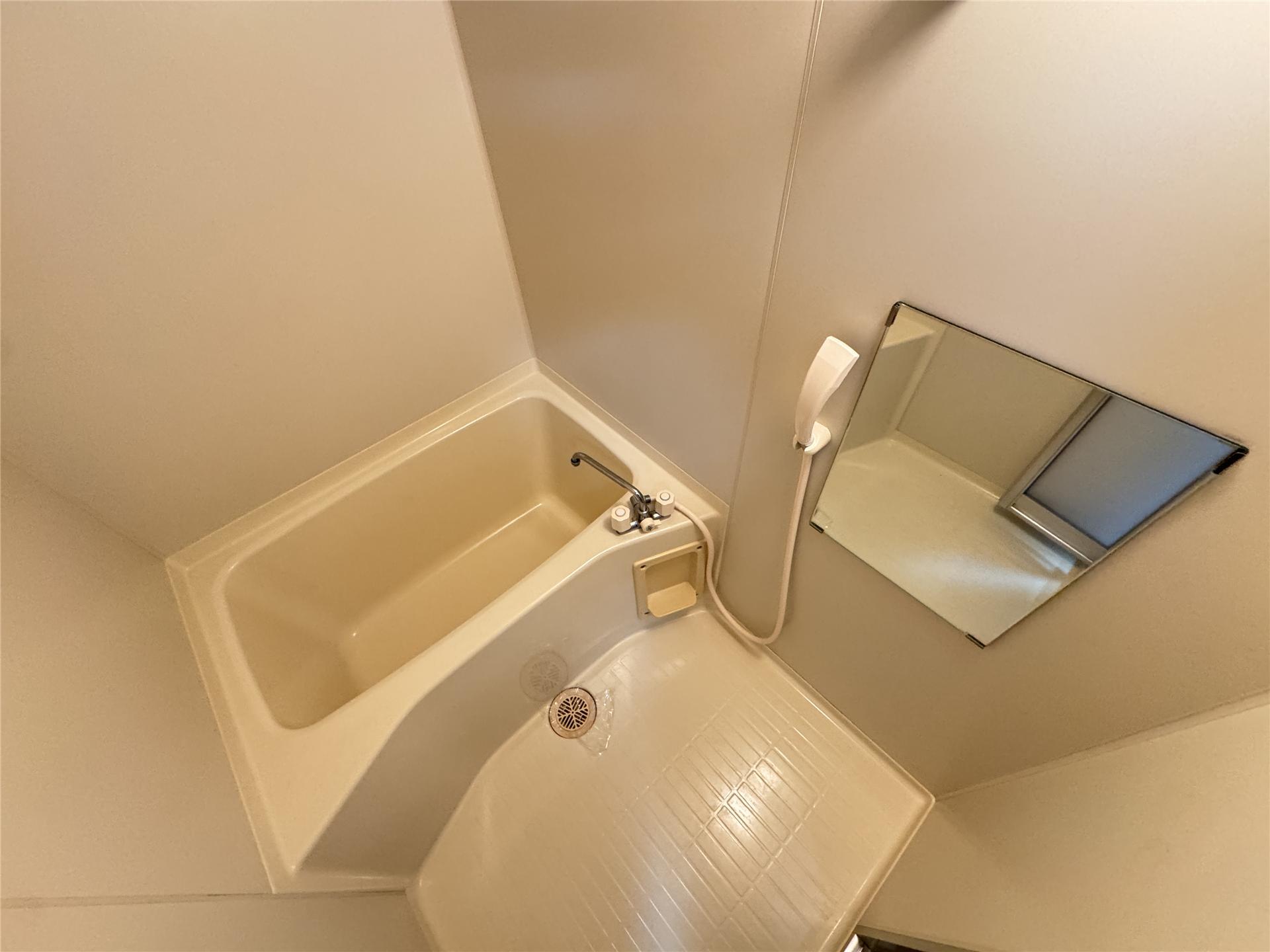 バス・シャワールーム　お風呂には便利な鏡付き☆