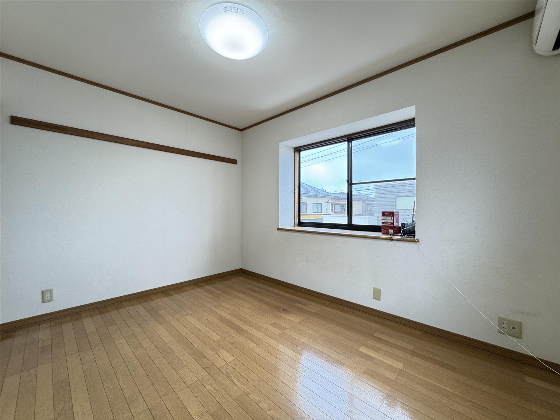 その他　洋室6帖☆出窓もあります♪