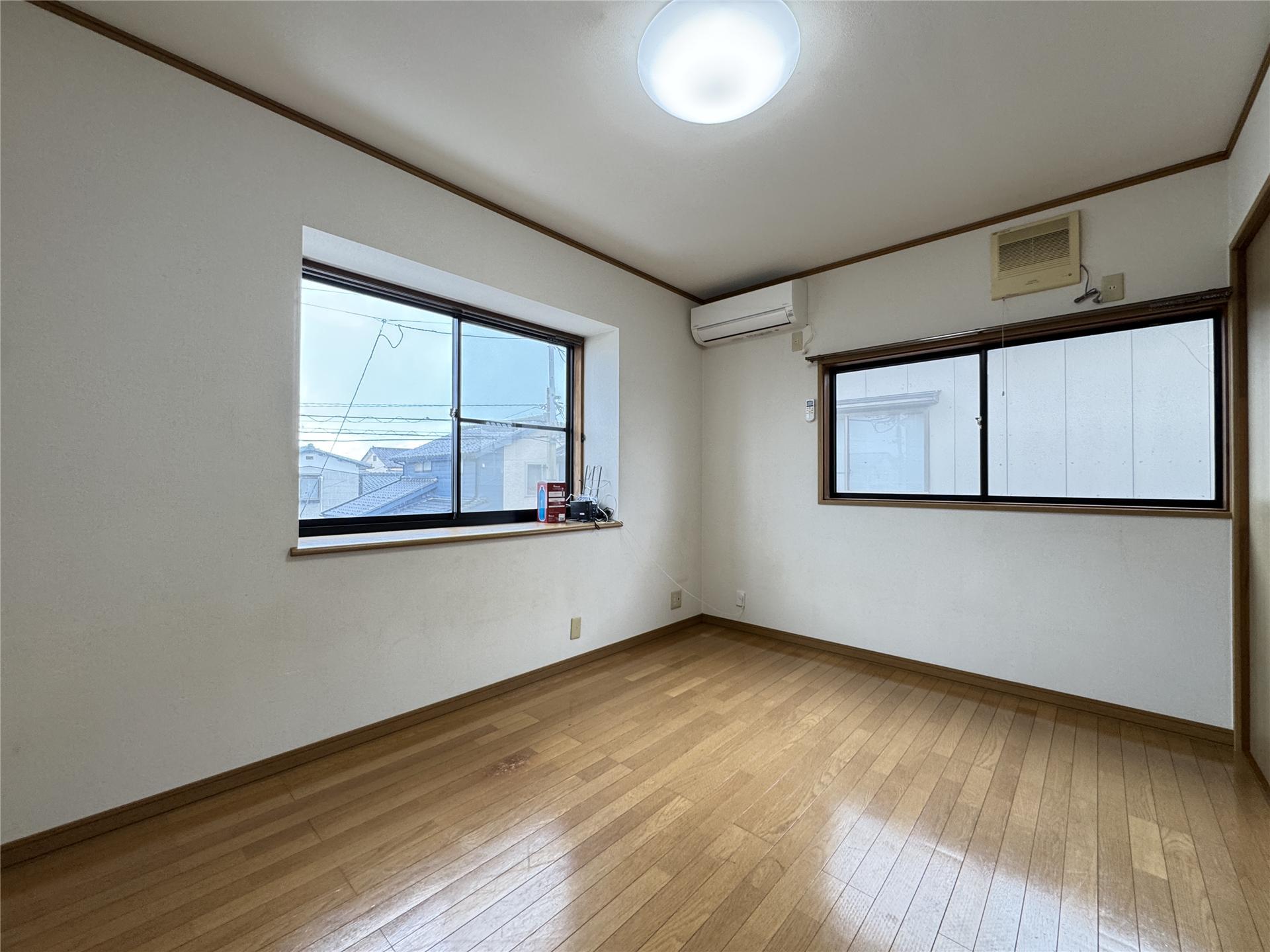 居室・リビング　全戸角部屋！2面採光で明るいお部屋☆