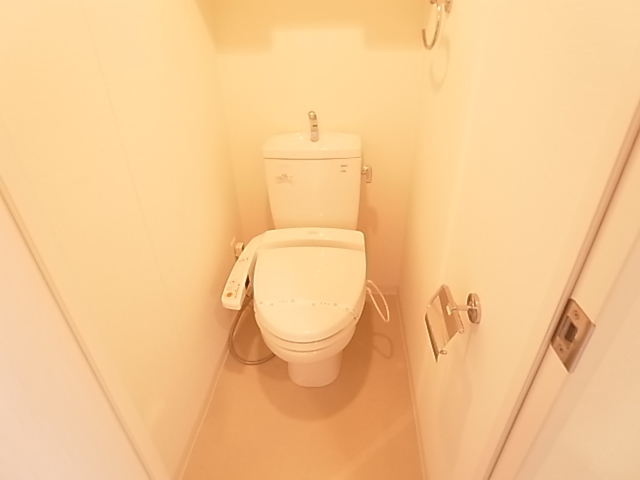 トイレ　温水洗浄便座