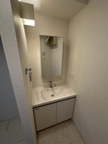 洗面設備　ゆったりとスペースのある洗面所