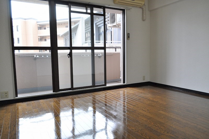 居室・リビング　正方形の形です。