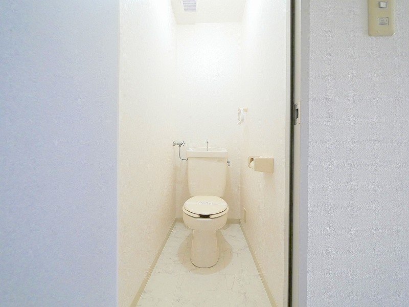 トイレ　※別号室参考写真