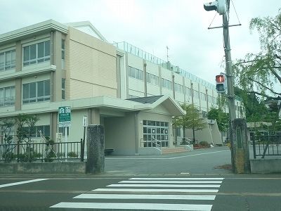小学校　金津小学校（小学校）まで2100m
