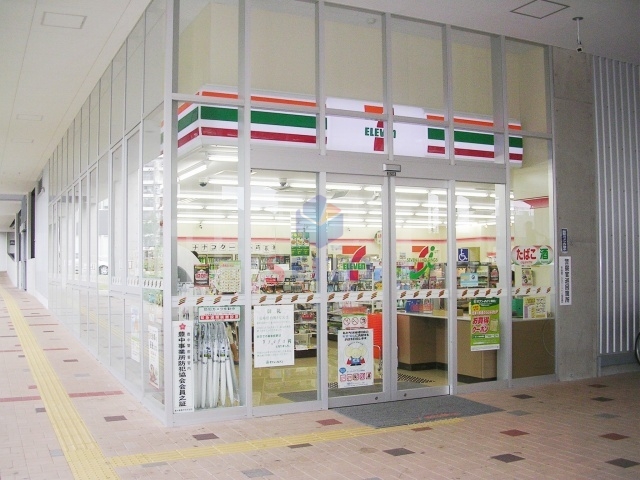 コンビニ　セブンイレブン豊中岡上の町2丁目店（コンビニ）まで354m