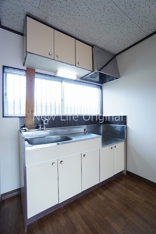 キッチン　窓があり明るいキッチン♪ガスコンロが設置可能です♪