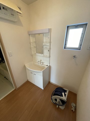 洗面設備　※同型タイプ別棟の写真です。