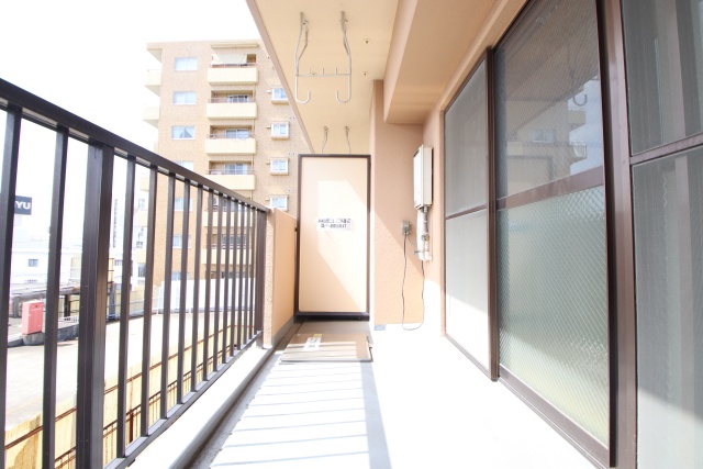 バルコニー　別部屋の写真です。※現状優先